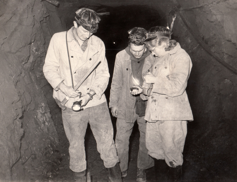 Минералоги в шахте, 1961.jpg