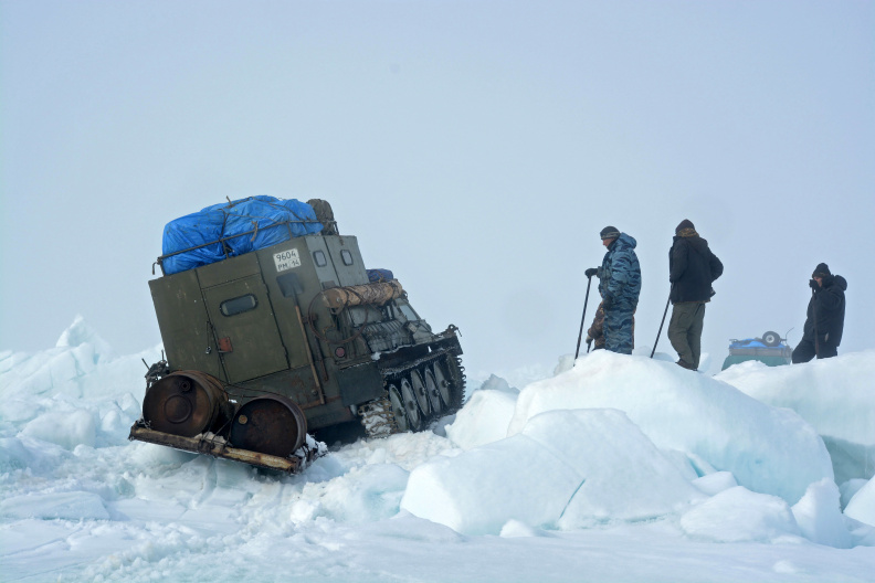 Путь длиной в 1000 км трудная дорога на остров Новая Сибирь по льду моря Лаптевых. Май 2011 г. Фото Данукаловой М.К..jpg